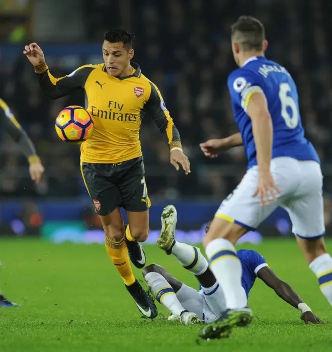 Framed Print : Alexis Sanchez in Action: Everton vs. Arsenal, Premier League 2016-17