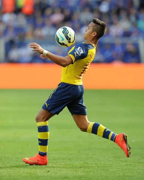 Framed Print : Alexis Sanchez in Action: Leicester City vs. Arsenal, Premier League 2014-15