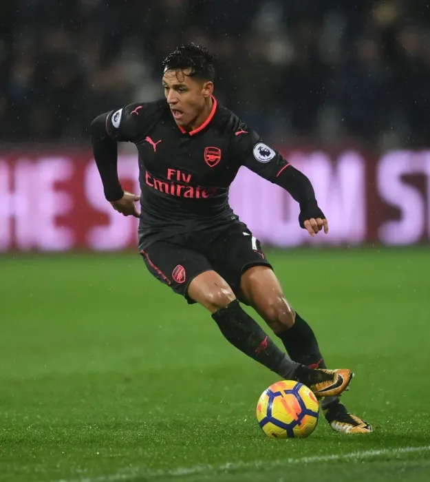 Framed Print : Alexis Sanchez in Action: Premier League Clash between Arsenal and West Ham (2017-18)