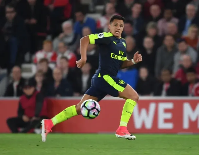 Framed Print : Alexis Sanchez in Action: Southampton vs Arsenal, Premier League 2016-17