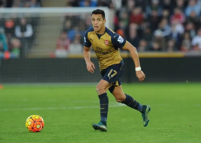 Framed Print : Alexis Sanchez in Action: Swansea City vs. Arsenal, Premier League 2015-16 Framed Print : Alexis Sanchez in Action: Swansea City vs. Arsenal, Premier League 2015-16