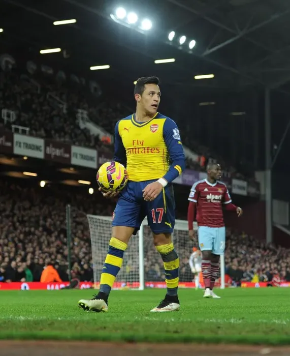 Framed Print : Alexis Sanchez: In Action Against West Ham United, Premier League 2014-15