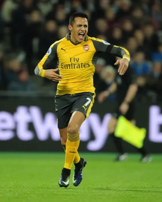 Framed Print : Alexis Sanchez in Action: West Ham United vs. Arsenal, Premier League 2016-17