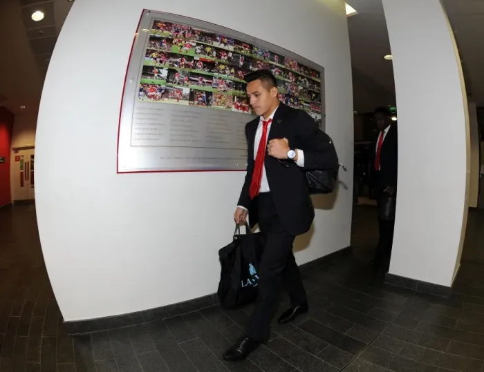 Framed Print : Alexis Sanchez: Arrival at Emirates Stadium - Arsenal FC vs RSC Anderleicht, UEFA Champions League, 2014