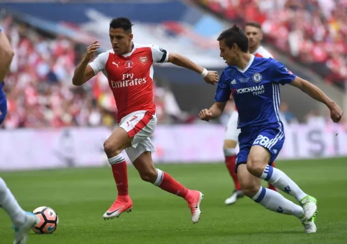 Framed Print : Alexis Sanchez (Arsenal) Cesar Azpilicueta (Chelsea). Arsenal 2: 1 Chelsea. FA Cup Final