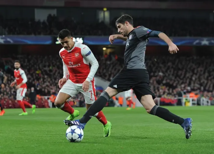 Framed Print : Alexis Sanchez (Arsenal) Javi Martinez (Bayern)