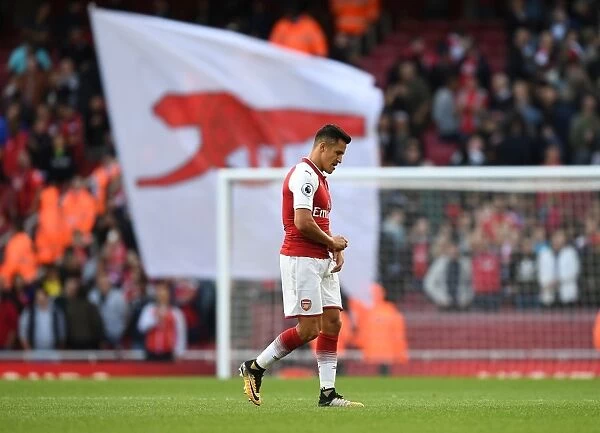 Alexis Sanchez: Arsenal's Determined Striker in Action against AFC Bournemouth (2017-18)