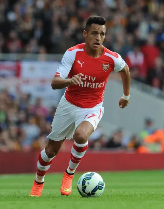 Framed Print : Alexis Sanchez: Arsenal's Dynamic Force in Action against Hull City, Premier League 2014-15
