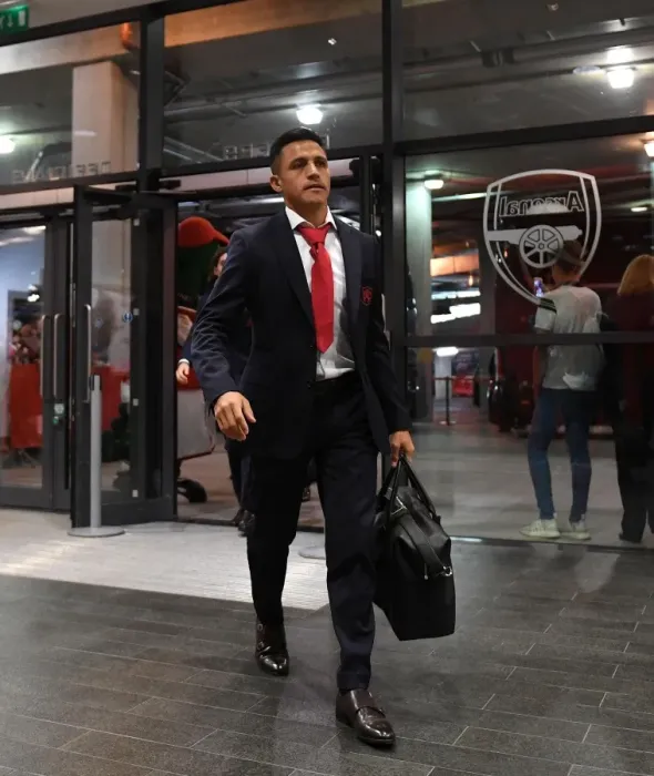 Framed Print : Alexis Sanchez: Arsenal's Focus before AFC Bournemouth Clash (2017-18) Framed Print : Alexis Sanchez: Arsenal's Focus before AFC Bournemouth Clash (2017-18)