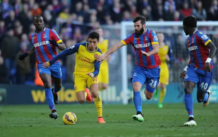 Framed Print : Alexis Sanchez Breaks Past Crystal Palace Defenders during Arsenal's Premier League Victory Framed Print : Alexis Sanchez Breaks Past Crystal Palace Defenders during Arsenal's Premier League Victory