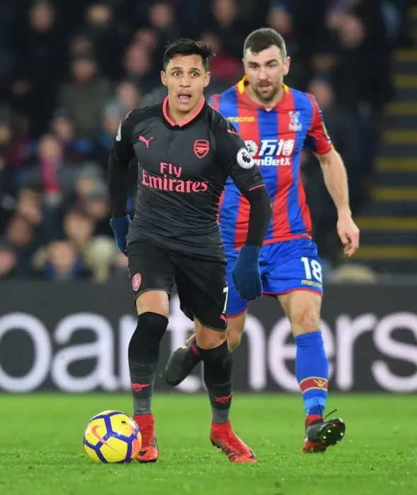 Framed Print : Alexis Sanchez Outmaneuvers James McArthur: Crystal Palace vs Arsenal, Premier League 2017-18 Framed Print : Alexis Sanchez Outmaneuvers James McArthur: Crystal Palace vs Arsenal, Premier League 2017-18
