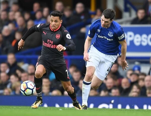 Alexis Sanchez Outmaneuvers Michael Keane: Everton vs Arsenal, Premier League 2017-18