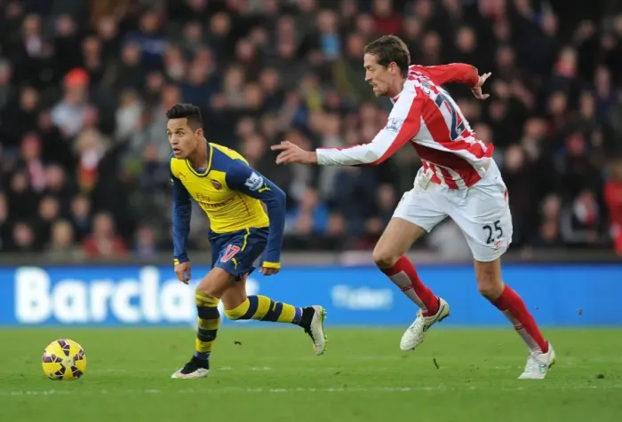 Framed Print : Alexis Sanchez Outmaneuvers Peter Crouch: A Moment from the Stoke City vs. Arsenal Premier League Clash (2014-15) Framed Print : Alexis Sanchez Outmaneuvers Peter Crouch: A Moment from the Stoke City vs. Arsenal Premier League Clash (2014-15)