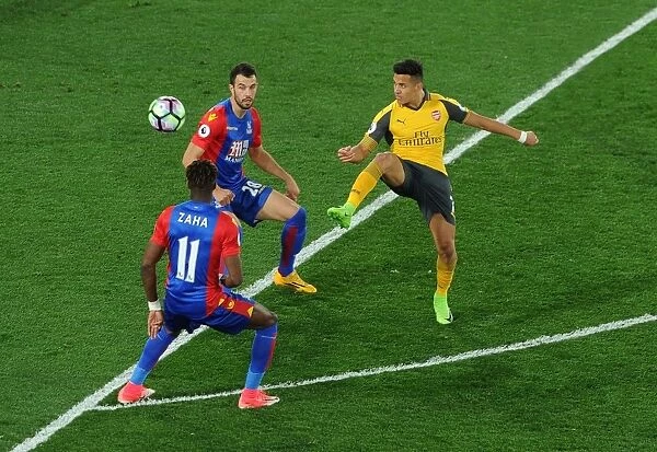 Alexis Sanchez Outmaneuvers Wilfred Zaha and Luka Milivojevic in Crystal Palace vs Arsenal Premier League Clash