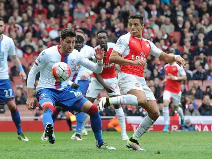 Framed Print : Alexis Sanchez Outsmarts Joel Ward: Arsenal vs Crystal Palace, Premier League 2015-16 Framed Print : Alexis Sanchez Outsmarts Joel Ward: Arsenal vs Crystal Palace, Premier League 2015-16