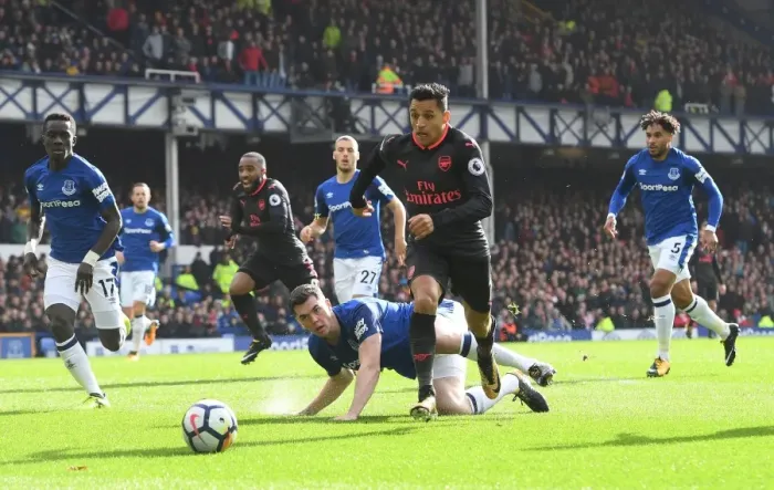 Framed Print : Alexis Sanchez Outsmarts Michael Keane: Arsenal's Premier League Masterclass over Everton (October 2017)