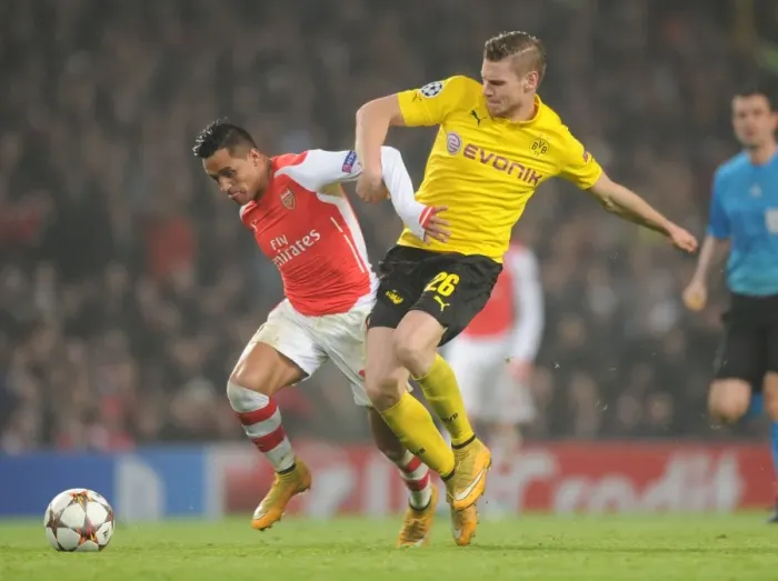 Framed Print : Alexis Sanchez Outsmarts Piszczek: Arsenal vs. Borussia Dortmund in Champions League, 2014-15 Framed Print : Alexis Sanchez Outsmarts Piszczek: Arsenal vs. Borussia Dortmund in Champions League, 2014-15