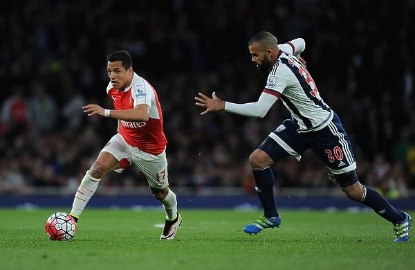 Alexis Sanchez Outsmarts Sandro: Arsenal's Masterclass in the 2015-16 Premier League Clash