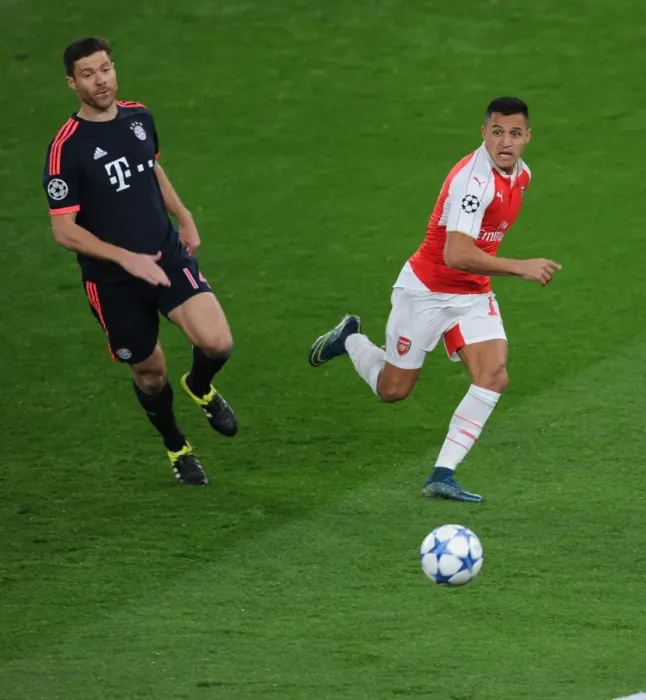 Framed Print : Alexis Sanchez Outsmarts Xabi Alonso: Arsenal vs. Bayern Munich Champions League Showdown (2015 / 16) Framed Print : Alexis Sanchez Outsmarts Xabi Alonso: Arsenal vs. Bayern Munich Champions League Showdown (2015 / 16)