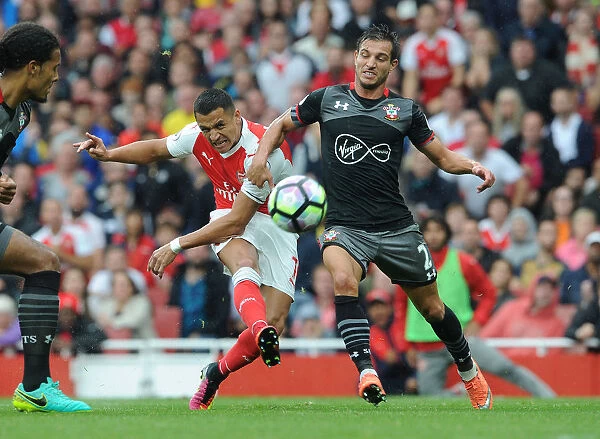 Alexis Sanchez: Under Pressure in Arsenal's Battle Against Southampton (2016-17)