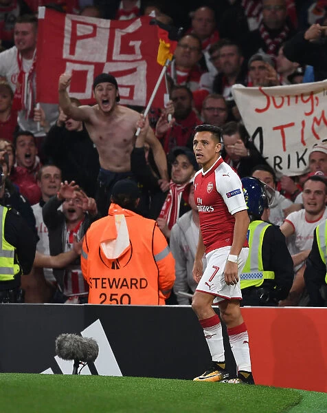 Alexis Sanchez Readies Corner Amidst 1. FC Koeln Fans at Arsenal's Emirates Stadium - UEFA Europa League 2017