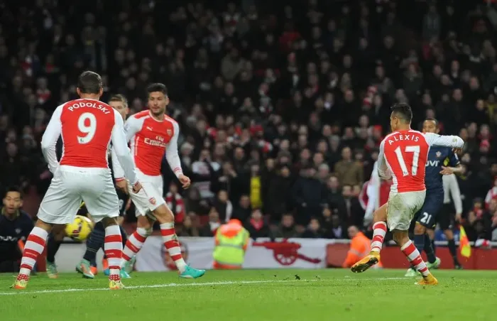 Framed Print : Alexis Sanchez Scores for Arsenal: Stunner Against Southampton (2014-15) Framed Print : Alexis Sanchez Scores for Arsenal: Stunner Against Southampton (2014-15)
