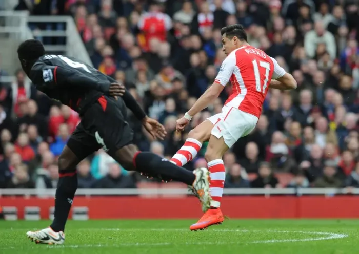 Framed Print : Alexis Sanchez scores Arsenals 3rd goal. Arsenal 4: 1 Liverpool. Barclays Premier League