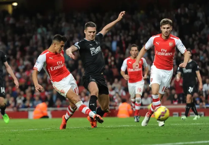 Framed Print : Alexis Sanchez Scores Dramatic Goal Past Jason Shackell in Arsenal's Victory over Burnley