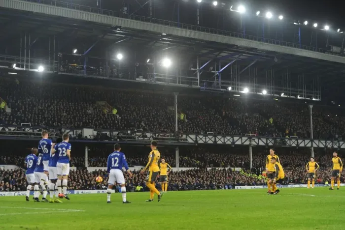 Framed Print : Alexis Sanchez Scores Free-Kick Goal: Everton vs Arsenal, Premier League 2016-17