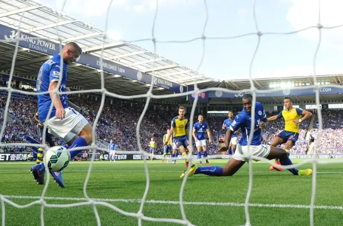 Framed Print : Alexis Sanchez Scores Stunner Past Morgan and Koschesky: Leicester City vs. Arsenal (2014-15) Framed Print : Alexis Sanchez Scores Stunner Past Morgan and Koschesky: Leicester City vs. Arsenal (2014-15)
