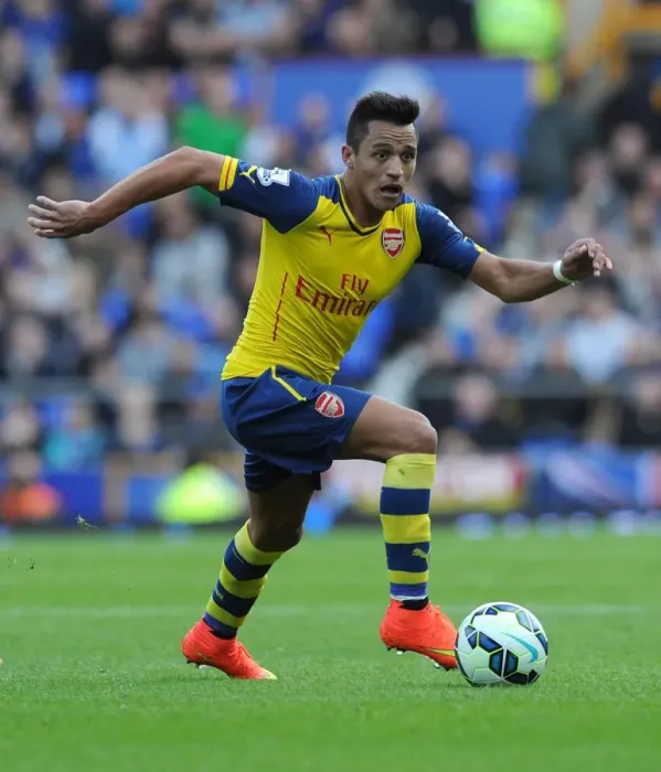 Framed Print : Alexis Sanchez: Thrilling Premier League Debut - Everton vs. Arsenal, 2014 / 15