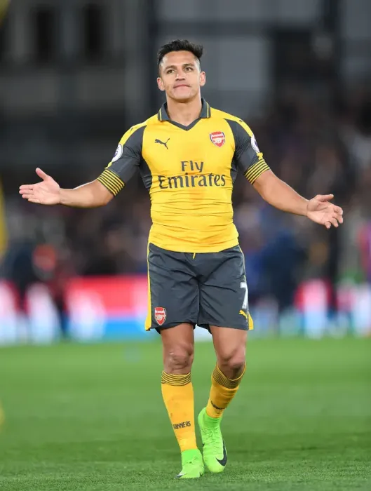 Framed Print : Alexis Sanchez: Unyielding Determination after Crystal Palace vs. Arsenal, 2016-17