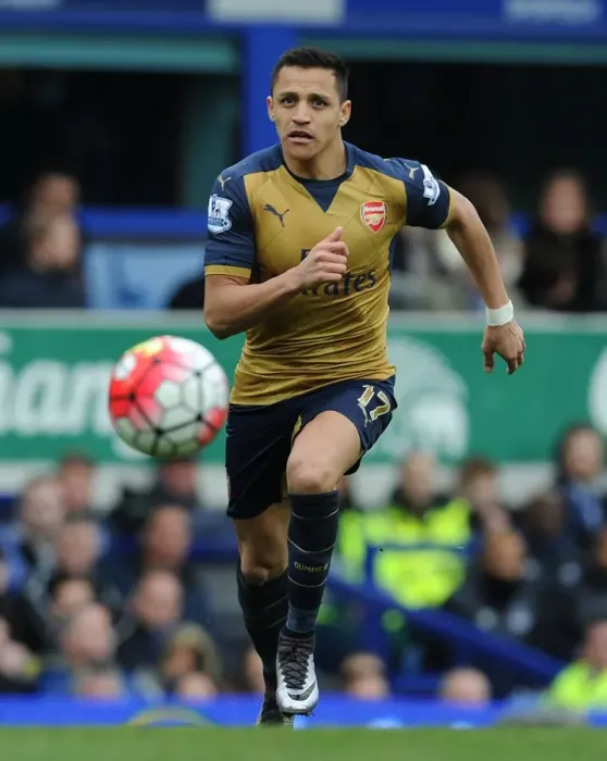Framed Print : Alexis Sanchez vs Everton: Intense Face-Off in the 2015-16 Premier League Clash Framed Print : Alexis Sanchez vs Everton: Intense Face-Off in the 2015-16 Premier League Clash