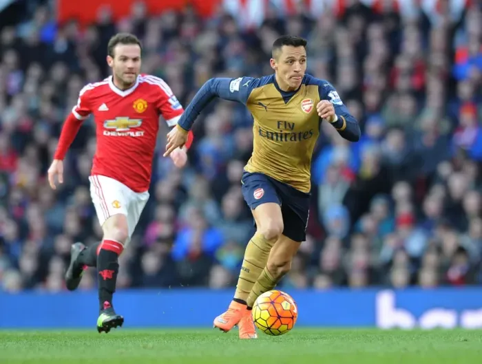 Framed Print : Alexis Sanchez vs Manchester United: A Fierce Face-Off in the 2015 / 16 Premier League Clash