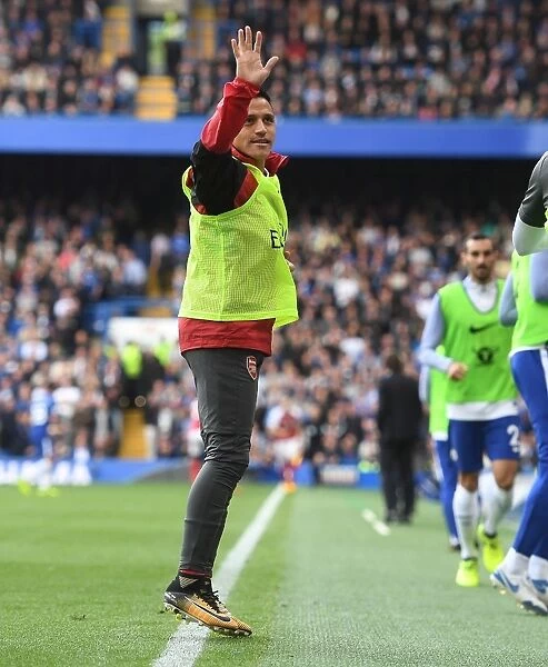 Alexis Sanchez Waves to Arsenal Fans: Chelsea vs Arsenal, Premier League 2017-18