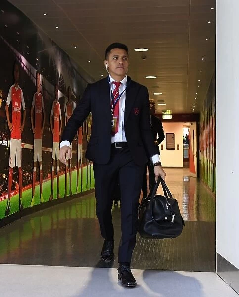 Alexis Sanchez's Arrival: Arsenal vs. Bayern Munich, UCL Round of 16 (2016-17), Emirates Stadium