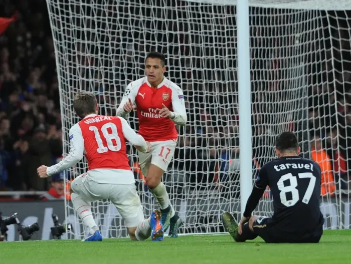 Framed Print : Alexis Sanchez's Brace: Arsenal FC Secures Victory Over Dinamo Zagreb in Champions League