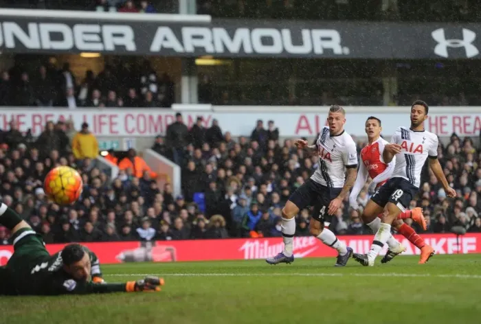 Framed Print : Alexis Sanchez's Dramatic Goal: Arsenal's Victory over Tottenham (Sanchez Scores Past Alderweireld and Dembele) Framed Print : Alexis Sanchez's Dramatic Goal: Arsenal's Victory over Tottenham (Sanchez Scores Past Alderweireld and Dembele)