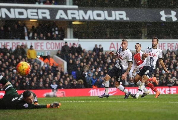 Alexis Sanchez's Dramatic Goal: Arsenal's Victory over Tottenham (Sanchez Scores Past Alderweireld and Dembele)