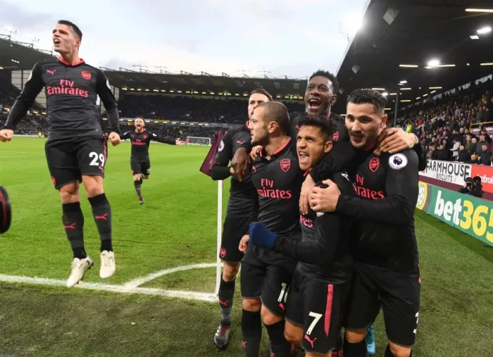 Framed Print : Alexis Sanchez's Goal: Arsenal Celebrate at Turf Moor vs Burnley (2017-18)
