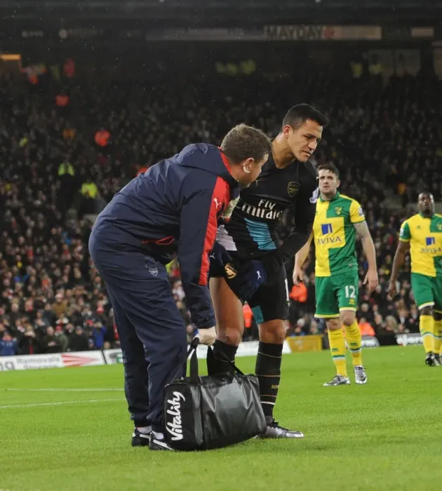 Framed Print : Alexis Sanchez's Premature Exit: A Dramatic Moment in the Norwich City vs. Arsenal Match, 2015