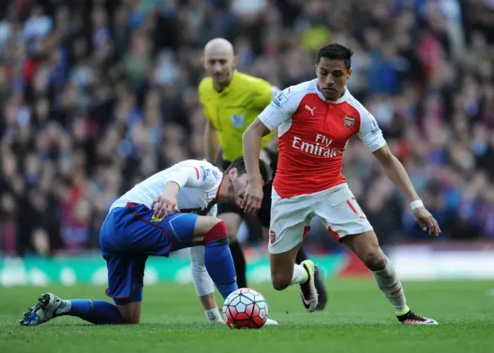 Framed Print : Alexis Sanchez's Thrilling Sprint Past Joel Ward: Arsenal vs. Crystal Palace, Premier League 2015-16