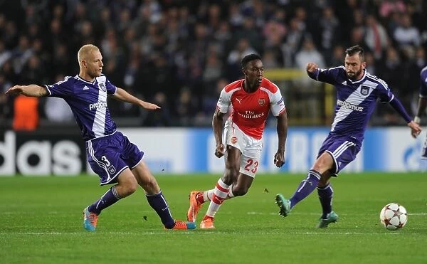 Anderlecht vs. Arsenal: Tense Moment between Oxlade-Chamberlain and Deschacht