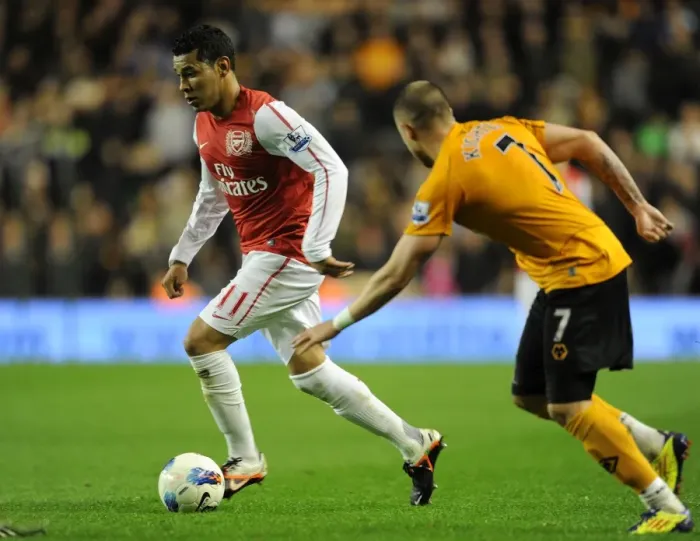 Framed Print : Andre Santos (Arsenal) Michael Knightly (Wolves). Wolverhampton Wanderers 0: 3 Arsenal
