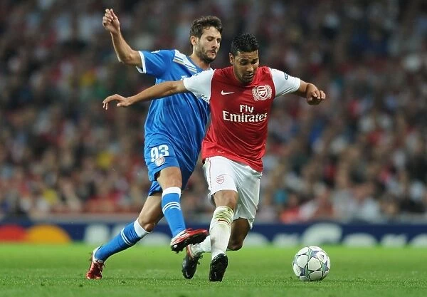 Andre Santos Outmaneuvers Djamel Abdoun: Arsenal FC vs Olympiacos FC, UEFA Champions League, 2011