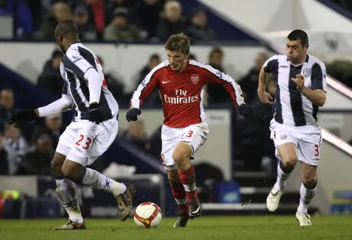 Framed Print : Andrey Arshavin (Arsenal) Abdoulaye Meite & Paul Robinson (West Brom)