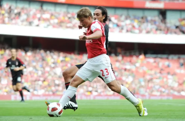 Framed Print : Andrey Arshavin (Arsenal) Alessandro Nesta (Milan). Arsenal 1: 1 AC Milan Framed Print : Andrey Arshavin (Arsenal) Alessandro Nesta (Milan). Arsenal 1: 1 AC Milan