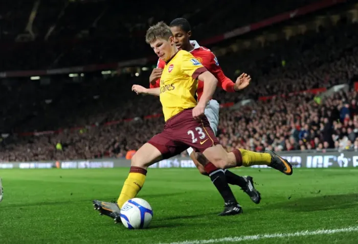 Framed Print : Andrey Arshavin (Arsenal) Antonio Valencia (Man Utd). Manchester United 2: 0 Arsenal