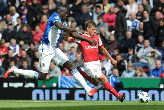 Framed Print : Andrey Arshavin (Arsenal) Christopher Samba (Blackburn). Blackburn Rovers 1: 2 Arsenal