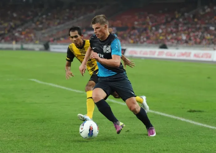 Framed Print : Andrey Arshavin (Arsenal) Helmi Remeli (Malaysia). Malaysia XI 0: 4 Arsenal